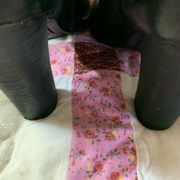 Boots - Picture 10 of 11